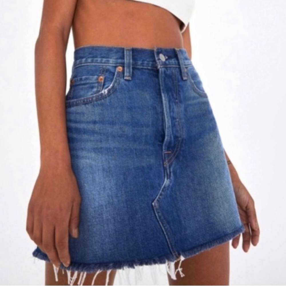 LEVI’S  deconstructed denim button fly mini skirt size 26